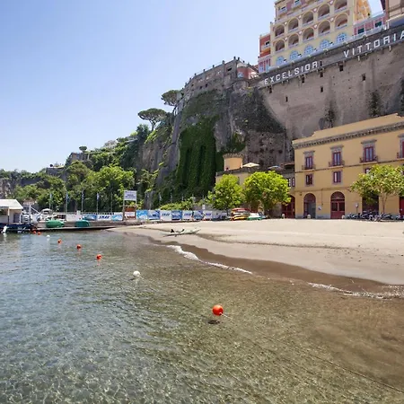 - La Terrazza Sul Porto 2 Sorrento