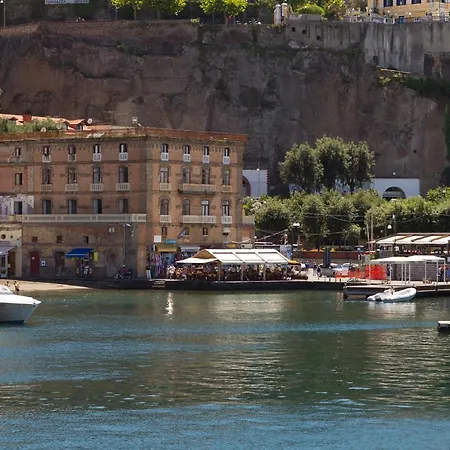 - La Terrazza Sul Porto 2 Sorrento